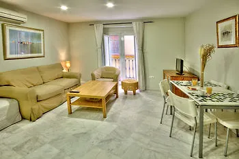 Apartamentos Mariano De Cavia Seville 0*,