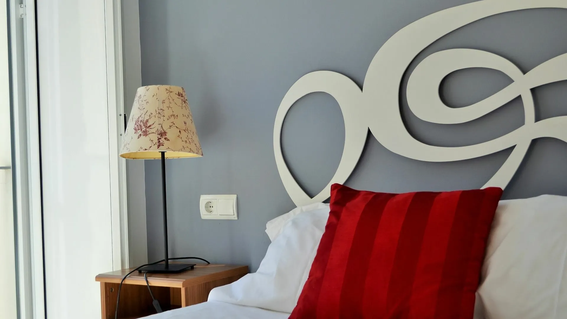 Apartamentos Mariano De Cavia Seville Spain